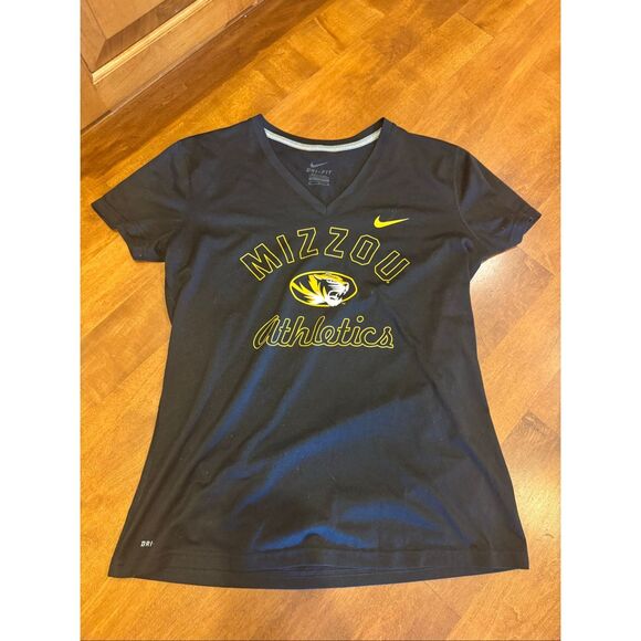 Woman’s Nike dri fit MU Mizzou tshirt size medium - Picture 1 of 3